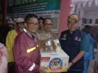 Dinsos Provinsi Sumatera Barat Salurkan Bantuan ke Batu Busuak dan Bantu Evakuasi Aset SMA 1 Batang Anai