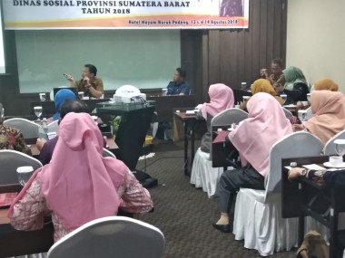 Wagub Serahkan Bantuan